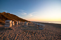 Strandkörbe in der Abendsonne von Wenningstedt auf Sylt by Jens Rackow