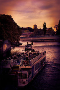 Berlin - Ship on spree - Schiff auf der Spree by Bea Böhm