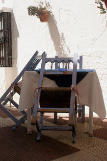 Staying hungry - table of a closed restaurant - Spain von Jörg Sobottka