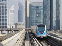 Fahrt mit Dubais Metro von Renée König