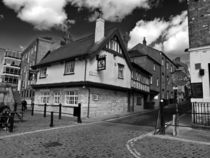 Kings arms. The pub that floods. by Robert Gipson