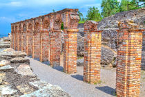  Grotte des Catull in Sirmione am Gardasee von Gina Koch