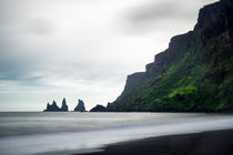 Island Iceland Vik Reynisdrangar - water and cliffs von Matthias Hauser