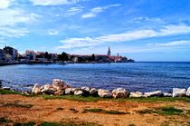 Gravel beach in Croatia by Helmut Schneller