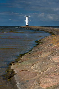 White Lightouse on the coast von Jarek Blaminsky