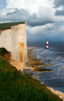 White cliffs and red-white striped lightouse in the sea von Jarek Blaminsky