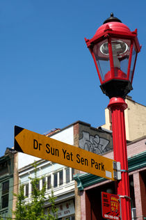 Colourful Vancouver Chinatown Sign von John Mitchell