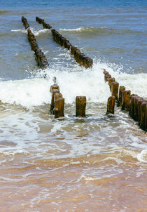 Wooden Breakwater von Patrycja Polechonska