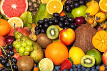 Saftiges Obst und frische Früchte als Hintergrund by Thomas Klee