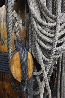 Coiled ropes and mast von Intensivelight Panorama-Edition