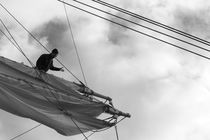 Seaman working in the rigging - monochrome von Intensivelight Panorama-Edition