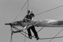 Woman sailor loosening sails - monochrome by Intensivelight Panorama-Edition