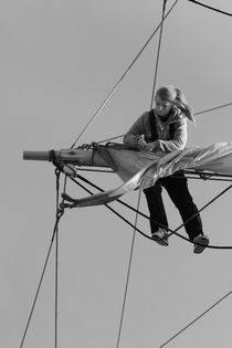 Woman loosening sails - monochrome by Intensivelight Panorama-Edition