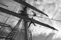 Sailor working in the rigging - monochrome von Intensivelight Panorama-Edition