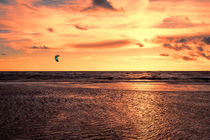  Kitesurfing At The Sunset von Roger Green