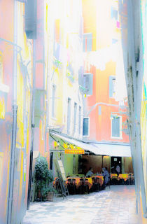 Poster Gasse in Venedig mit Restaurant, Variante 2 von Doris Krüger