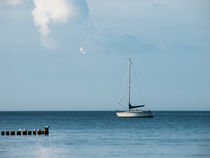 Ankerndes Segelboot by Wolfgang Wittpahl