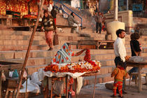 Flower seller, Varanasi von Tasha Komery