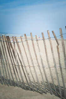 Holzzaun am Strand by Silke Heyer Photographie