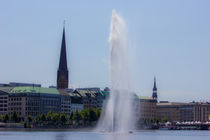 Die Alsterfontäne in der Hamburger Binnenalster by ta-views