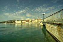 The Bridge at Trogir  von Rob Hawkins