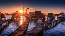 Sunset fishing houses on a lake in Bokod von Zoltan Duray