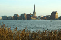 Speicher und Petrikirche in Rostock von Sabine Radtke