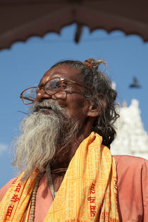 Indian Sadu holy man at Hindu temple 1 von studio-octavio