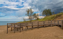 Boardwalk On The Beach At Lake Michigan von John Bailey