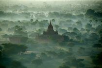 Ballon im Morgendunst über Bagan, Myanmar - Hotair Balloon von marie schleich