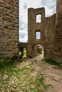 Burg Lichtenberg - Zugang Palas by Erhard Hess