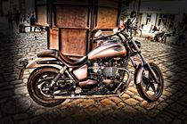 Motorcycle on the town square von Helmut Schneller