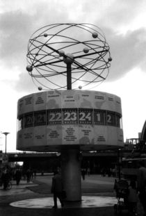 Alexanderplatz World Clock von Glen Mackenzie
