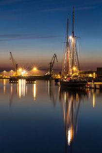 Segelboot im Hafen von Wismar by Moritz Wicklein