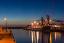 Frachter im Holzhafen von Wismar von Moritz Wicklein