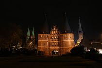 Holstentor bei Nacht von ollipic