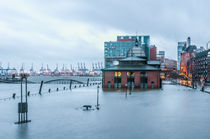 Hochwasser am Fischmarkt VIII von elbvue von elbvue