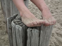 Die Füße am Strand hochlegen von Dörthe Huth