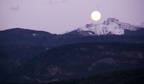 Der Mond geht hinter dem Weißhorn auf von gscheffbuch