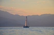 Yacht Quicksilver At Dusk von Malcolm Snook