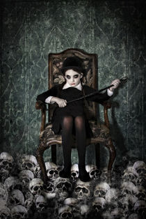 Queen of Skulls by spokeninred
