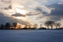 Winterhimmel über dem Feld by gilidhor