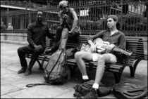 New Orleans Three-Piece Band on Bench von Michael Whitaker