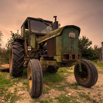 John Deere 2130 by Rob Hawkins