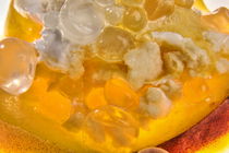 Pfirsicheis mit molekularen Pfirsichlikörperlen von Marc Heiligenstein