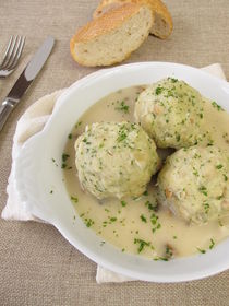 Semmelknödel mit Steinpilzsauce by Heike Rau