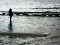 Walking along the Beach II von Carlos Segui