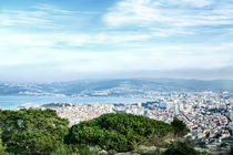 Blick von einem Berg auf die Hafenstadt Tanger von Gina Koch