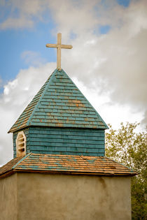 Cross and steeple on an old church von Claudia Botterweg