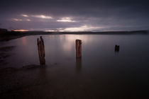 Swansea Bay groynes at night von Leighton Collins